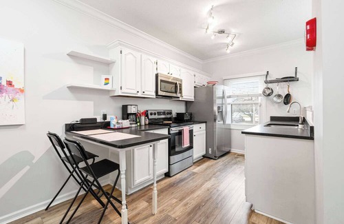 Lockerbie Square Apartment | Mass Ave Gem and steps away from Yoga Studio