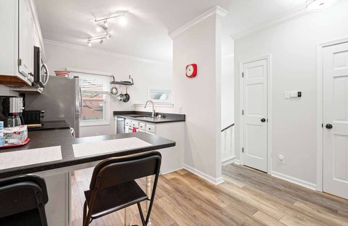 Lockerbie Square Apartment | Mass Ave Gem and steps away from Yoga Studio