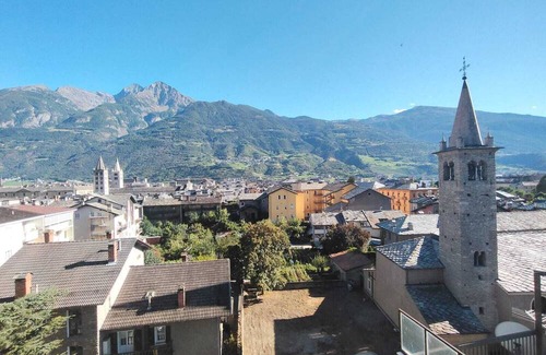 Aosta Apartment | The Peak - Mountain view Aosta - Private parking!