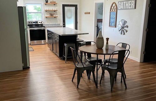 Magnet House | Solitude and Discovery overlooking the great Oxbow Bend of the Ohio River.