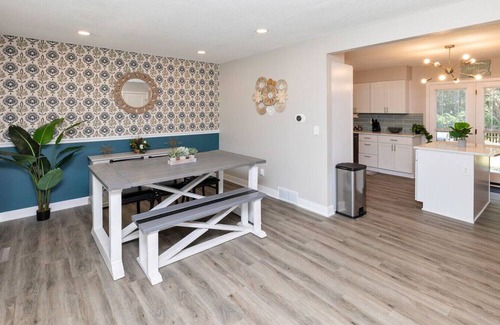 Clive Apartment | Modern Comfort in Des Moines` West Side 4BR/2.5BR