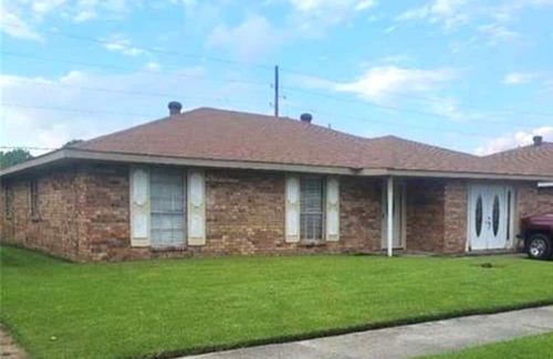 Crown Point House | Charming 4-bedroom house with AC and private fenced backyard in Marrero