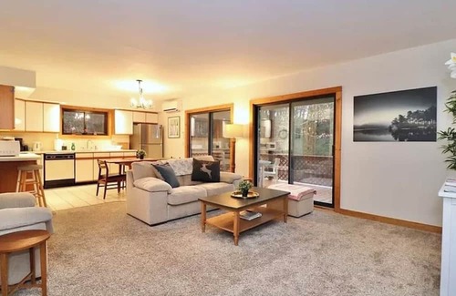 Lanesville Ski Chalet | 4-bedroom tranquil chalet near Hunter Mountain, incl. hot tub + game room