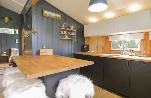 Dornoch Cottage | BLUE PINE LODGE, family friendly, with open fire in Dornoch