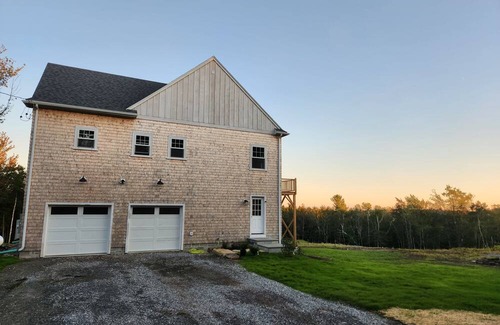 Becket House | Secluded Sophistication in the Berkshires - 40 Acres of Quiet Luxury in Becket.