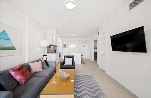 Bowen Hills Apartment | Belise - 16th floor Executive Apt for 2 plus parking