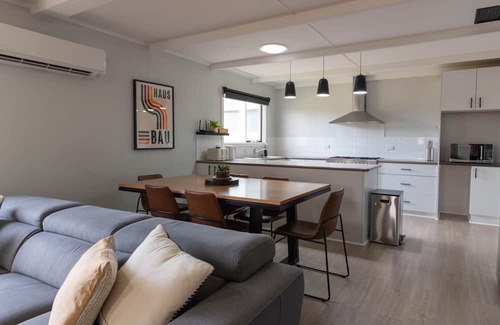 Kerang House | Spacious Kerang Retreat | Stylish & Cosy