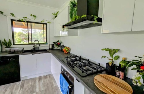 Bunyah Bed & Breakfast | Forest Creek Retreat - Double Room with Mountain View