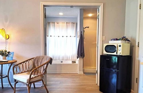 Tyrone Apartment | Shiloh - Private. King size bed. Quiet, serene.