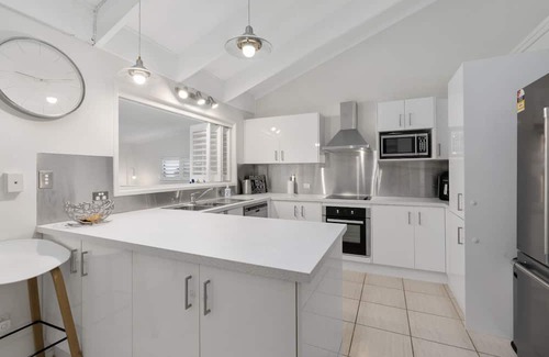 Sandstone Point House | The Pandanus Retreat
