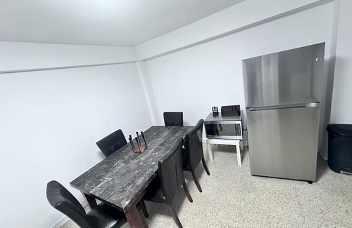Quebrada Grande House | Cozy Trujillo Alto Escape – Air-Conditioned & Room for 8