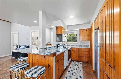 Breckenridge House | Life is better at the Lake! 3 bedroom + loft sleeps 10. Hubbard Creek Lake