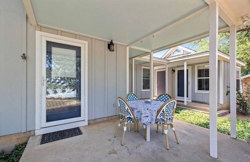 Breckenridge House | Life is better at the Lake! 3 bedroom + loft sleeps 10. Hubbard Creek Lake