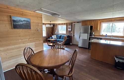 Five Islands Cottage | Private Cozy Acreage in nature (pets welcome)