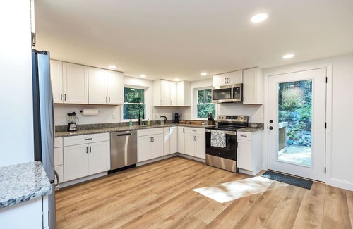 Sharon House | Sharon Ledges