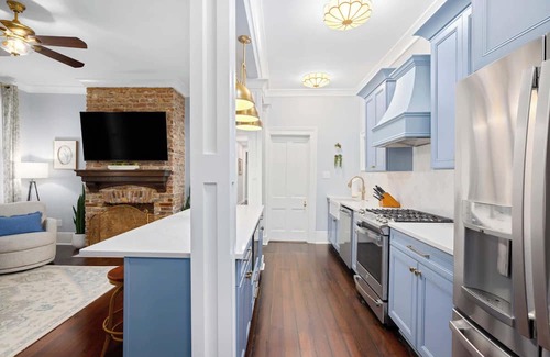 Cannonborough Elliotborough House | Hot Tub & Rooftop + Parking - 3 Blocks to King!