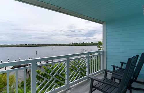 Captiva Hotel | Family-Friendly Comfort! Bay View Unit w/Balcony | Outdoor Pool | Free Parking