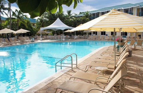 Captiva Hotel | Elegant Escape | Bay View Unit w/Balcony | Fam-Friendly | Free Parking | Pool