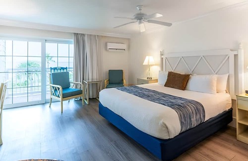 Captiva Hotel | Waterfront Charm: Scenic Gulf View Balcony Studio | Pool | Parking | Near Beach