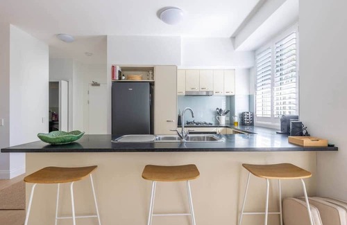 Bulimba Apartment | Bulimba Bliss | Elegant, Airy & Scenic Getaway