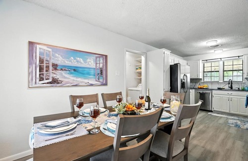 Abilene House | The Inland Tide 3 bedrooms 2 bath Entire home
