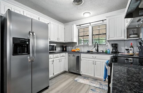 Abilene House | The Inland Tide 3 bedrooms 2 bath Entire home