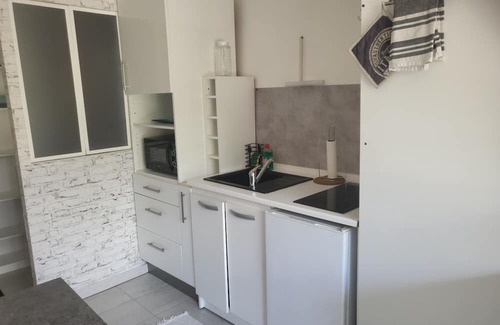 Muides-sur-Loire House | Apartment 'Fanny's House 2' with Private Terrace, Wi-Fi and Air Conditioning