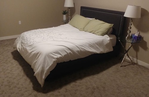 Rosenort House | Quiet place for the working man to rest. Starlink wifi, private rooms.