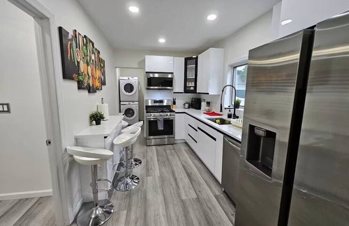 Hicksville House | Spacious 4-bedroom house in charming Hicksville with AC