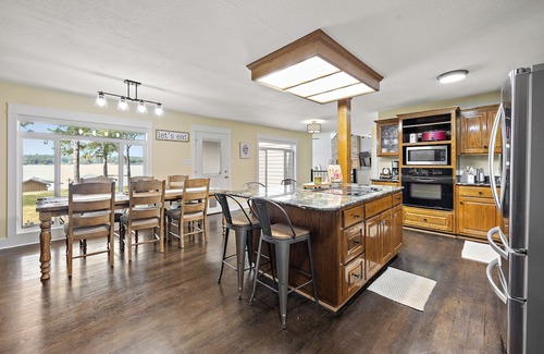 Nacogdoches House | nnWelcome to Lake Daze, your ultimate lakefront getaway on Lake Nacogdoches!