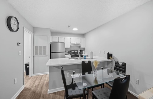 Fayetteville Apartment | Chic Modern Suite with Style I Free Parking