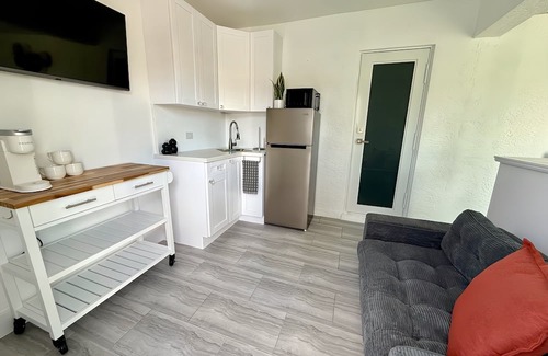 Rural Estates Apartment | Private modern Oasis W kitchen & parking in beautiful Naples with AC