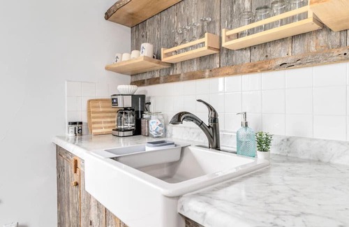 Lunenburg Apartment | Seashell Suite - Heart of Lunenburg