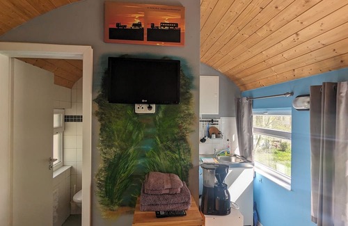 Kirchheilingen Apartment | Spend the night in a railroad carriage - nostalgia & comfort in Thuringia