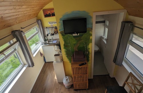Kirchheilingen Apartment | Spend the night in a railroad carriage - nostalgia & comfort in Thuringia