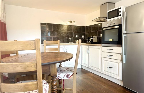 Saint-Pierre-d'Albigny Apartment | Le chat de lamartine - air conditioning, parking, wifi - clg savoie