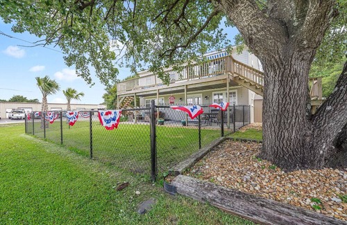 Morehead City Apartment | PirateCove has boat parking and pet friendly