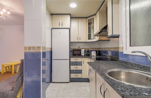 Collblanc y La Torrassa Apartment | Bright and Spacious 2-Bedroom Apartment Steps from Florida Metro (Red Line).