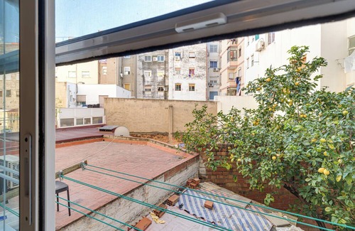 Collblanc y La Torrassa Apartment | Bright and Spacious 2-Bedroom Apartment Steps from Florida Metro (Red Line).