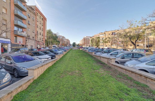 Collblanc y La Torrassa Apartment | Bright and Spacious 2-Bedroom Apartment Steps from Florida Metro (Red Line).