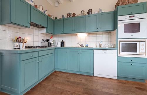 Ile-aux-Moines House | Holiday Home 'Belle Familiale' with Sea View, Private Terrace and Wi-Fi