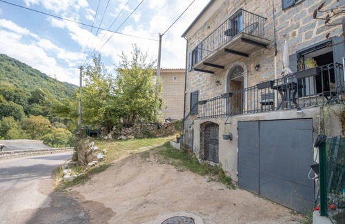 Bastelica Apartment | Room 'Murella' with Wi-Fi and Air Conditioning