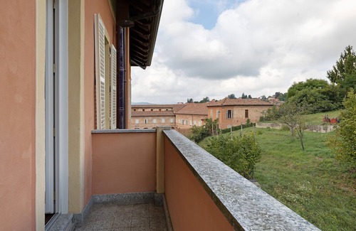 Vicoforte Apartment | Room 'Maria' with Shared Terrace, Wi-Fi and Air Conditioning