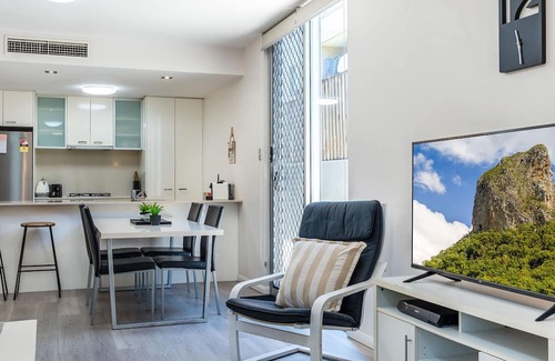 Albion Apartment | Albion Stay – Spacious Patio, Pool & Near Transport