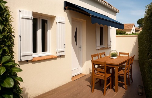La Nartelle Apartment | T2/20m2 au Rêve D'azur walking distance to beach, shared pool parking, bed linen included