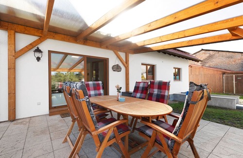 Oberuckersee Apartment | Apartment 'Am Gallowayhof' with private terrace, private garden and Wi-Fi