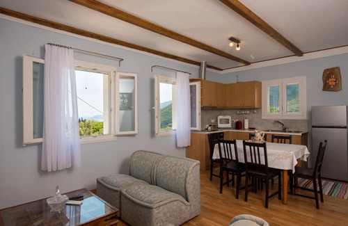 Sivros Apartment | Holiday Home 'Lovely' with Balcony, Wi-Fi and Air Conditioning