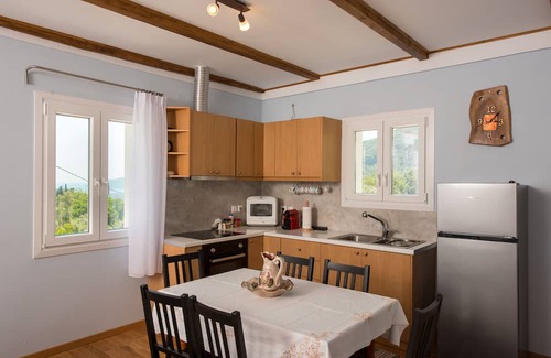 Sivros Apartment | Holiday Home 'Lovely' with Balcony, Wi-Fi and Air Conditioning