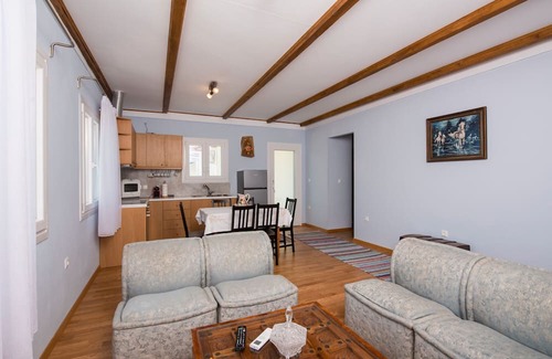 Sivros Apartment | Holiday Home 'Lovely' with Balcony, Wi-Fi and Air Conditioning
