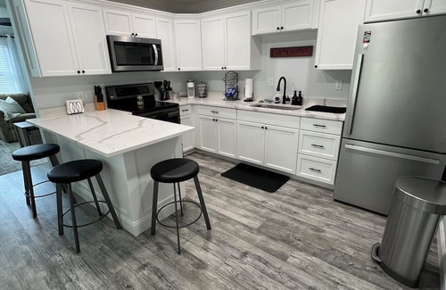 Plantation Estates House | Charming 2-bedroom house in DeBary with AC- Close to highway andhiking Trail